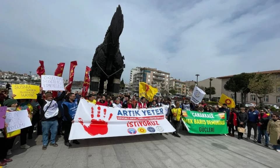 Çanakkale'de Truva Atı Önünde Eğitim Güvenliği Eylemi