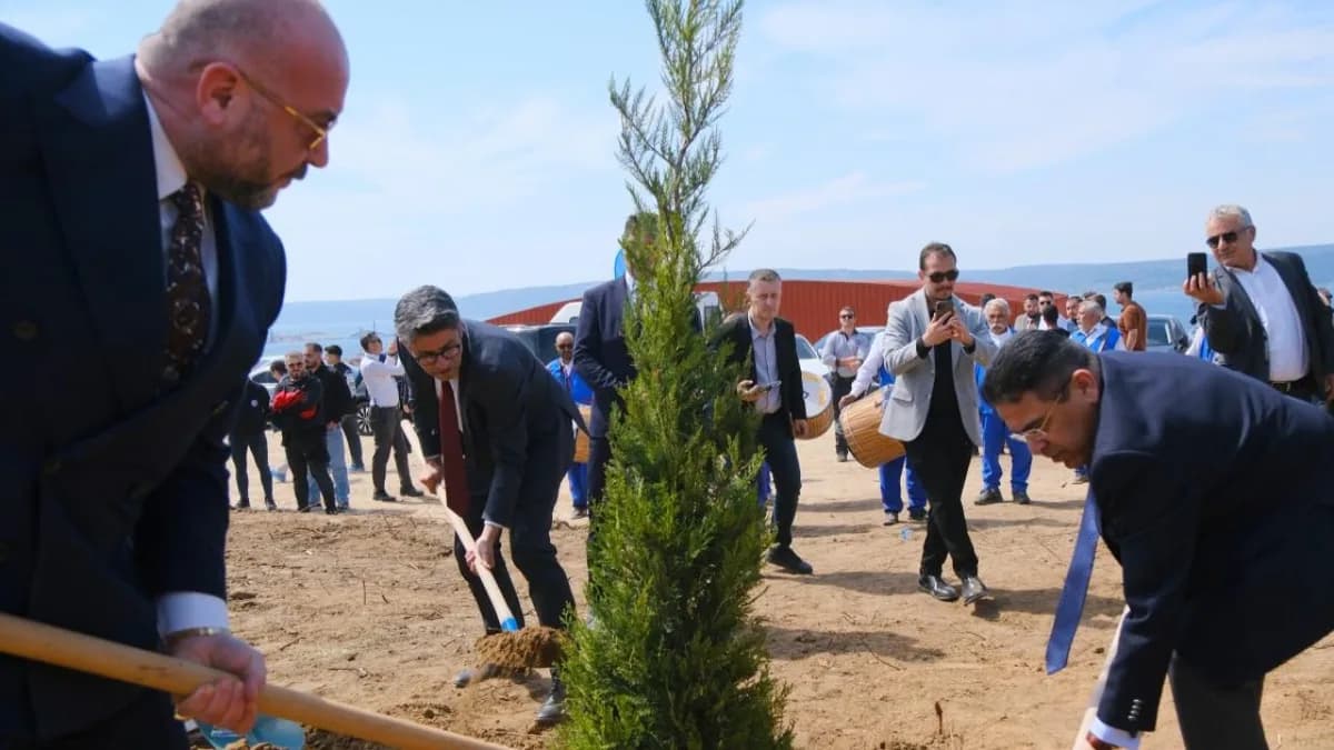 ÇOMÜ'de 'Geleceğe Nefes' Etkinliğiyle Binlerce Fidan Toprakla Buluştu
