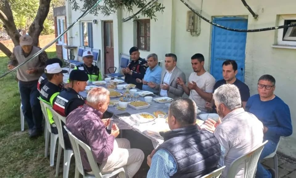 Bayramiç Akpınar Köyü'nde Geleneksel Çiftçi Cemiyeti Coşkusu