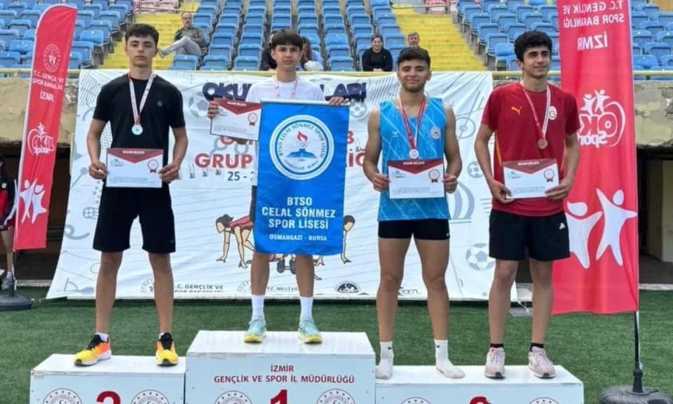 Çanakkale'nin Genç Atletleri İzmir'den Üç Madalya ile Döndü