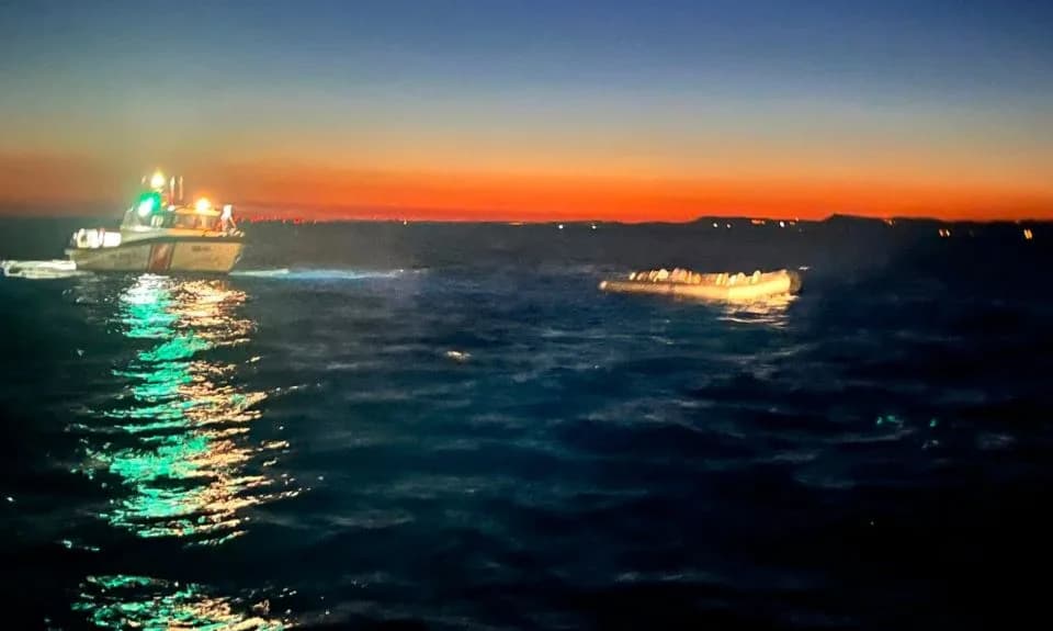 Çanakkale Ayvacık Açıklarında Sürüklenen 30 Göçmen Kurtarıldı