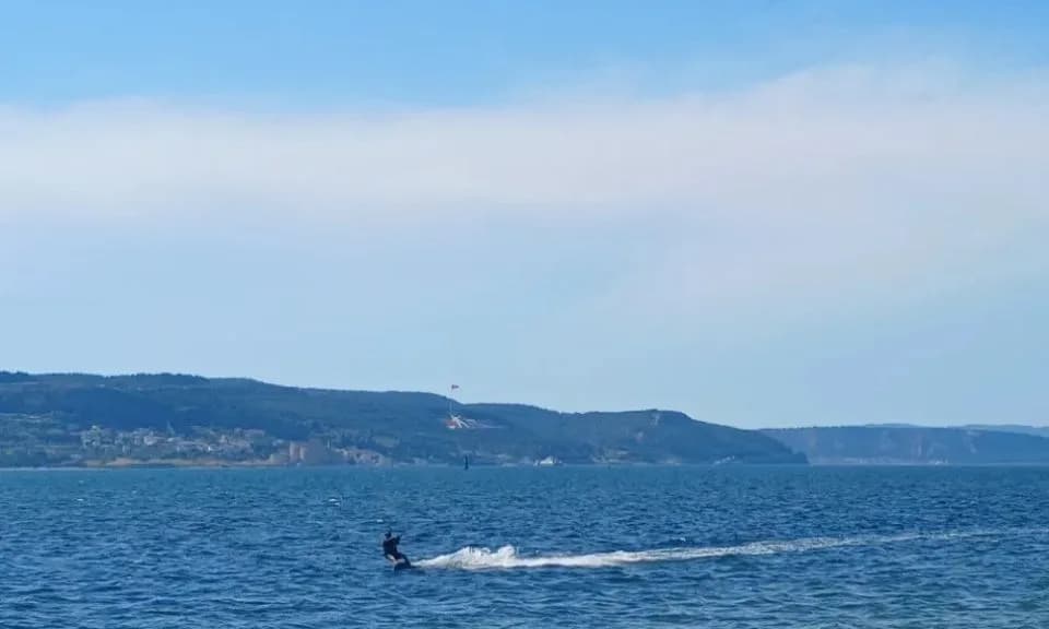 Çanakkale Yeni Kordon'da Rüzgar Sörfü: Vatandaşa Görsel Şölen