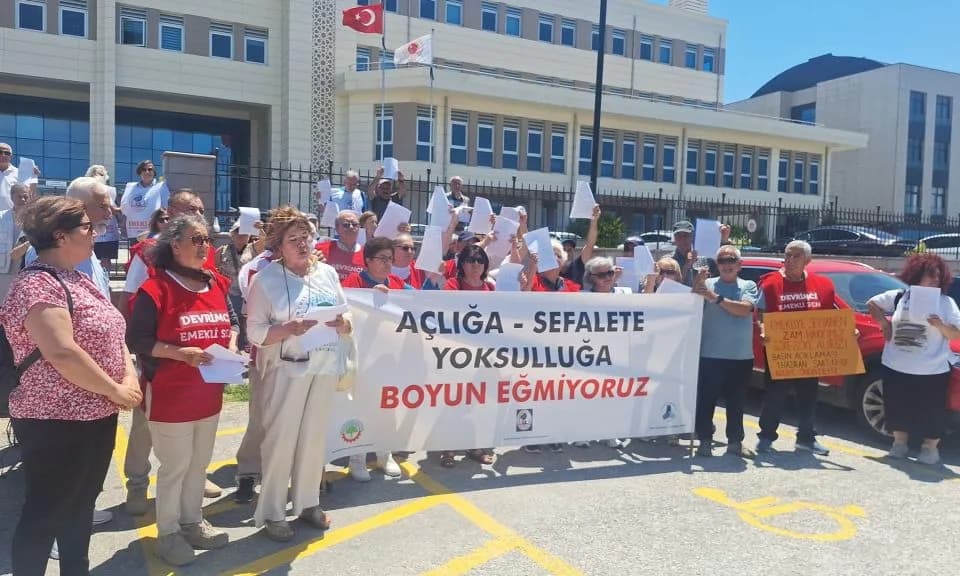 Çanakkale'de Emeklilerden Seyyanen Zam Eylemi: Haklar Geri Verilsin!