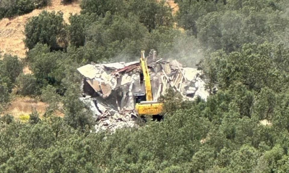Ayvacık'ta Kaçak Yapıyla Mücadele: 11 Yapı Yıkıldı