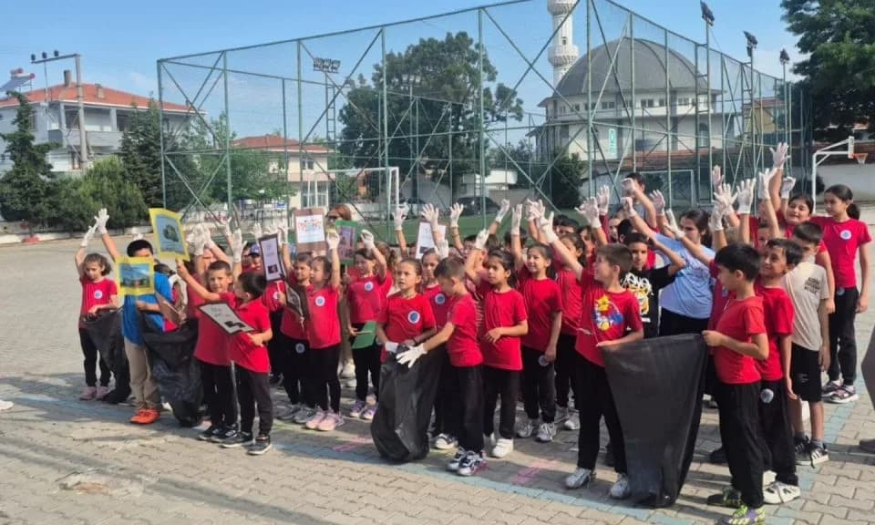 Lapseki Adatepe İlkokulu'ndan Dünya Çevre Gününe Anlamlı Katkı