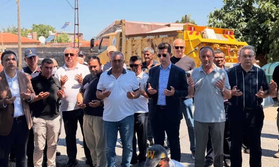 Ezine Kemallı-Geyikli Yolunda Asfaltlama Sezonu Dualarla Açıldı