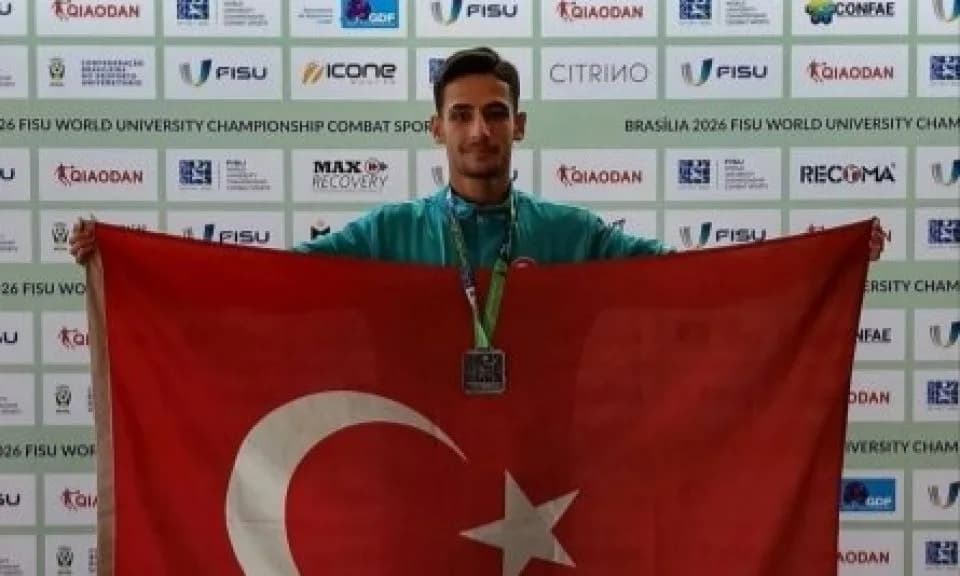 ÇOMÜ'lü Sefa Emre Okçu Wushu'da Dünya İkincisi Oldu: Çanakkale'ye Büyük Gurur
