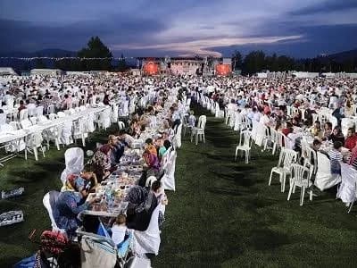 Gelibolu’da Gönül Sofrası: 5 Bin Kişi Aynı Anda İftar Yaptı