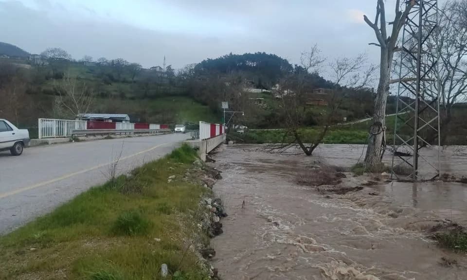 Biga'da Akkayrak Köprüsü Taşkın Riski Nedeniyle Trafiğe Kapatıldı