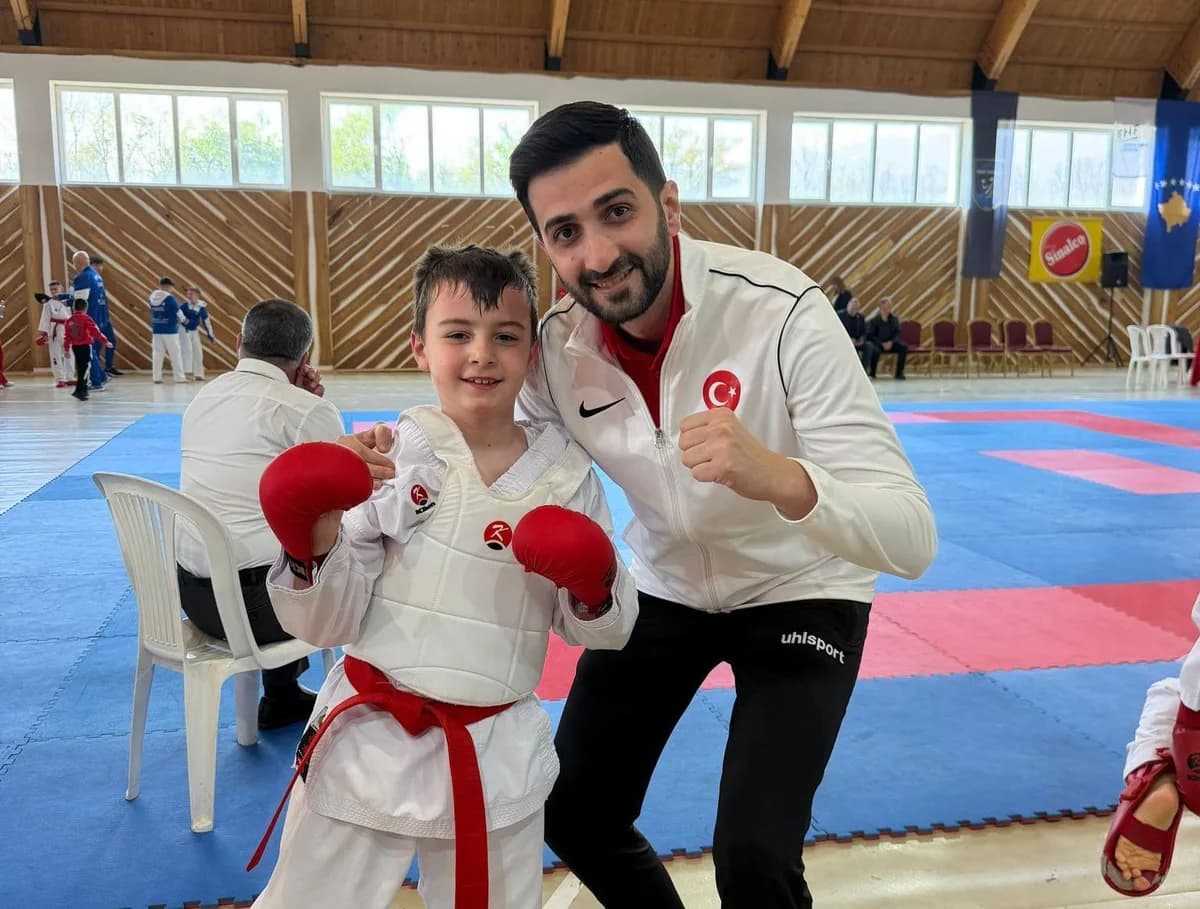 Biga Diyarbakırlı Ekrem Ergün İlkokulu öğrencisi ve Geçilmez Spor Kulübü sporcusu Asil Ayaz, Kosova'daki uluslararası ka