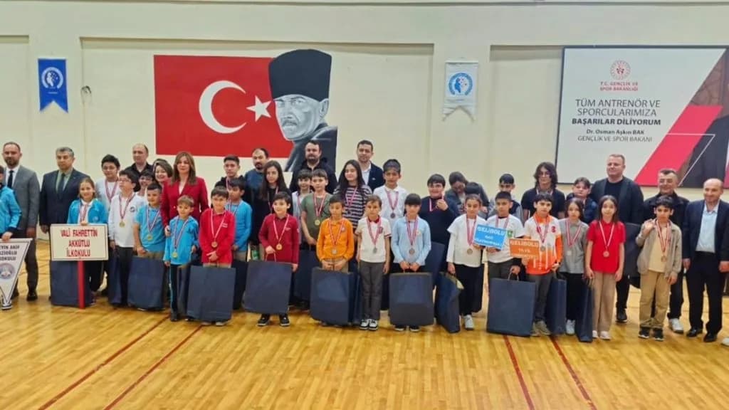 Gelibolu'nun Gurur Günü: Minik Dehalar Akıl ve Zeka Oyunları'na Damga Vurdu!