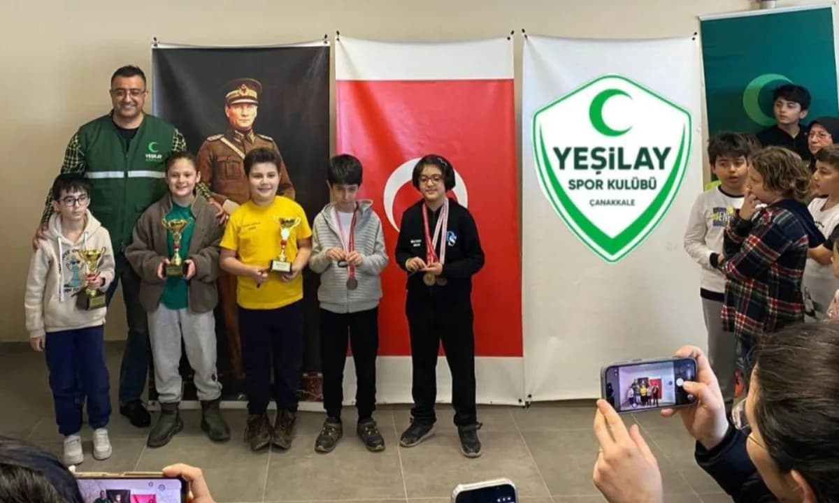 Çanakkale’de Zihinler Yarıştı: 7’den 77’ye Yeşilay Satranç Turnuvası