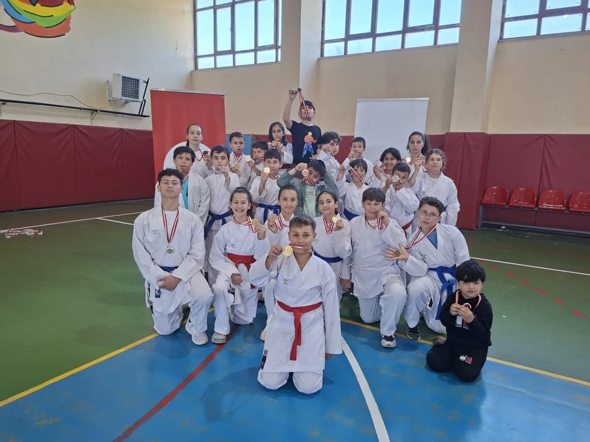 Gelibolu Jimka Spor Kulübü'nden Lapseki'de Madalya Yağmuru