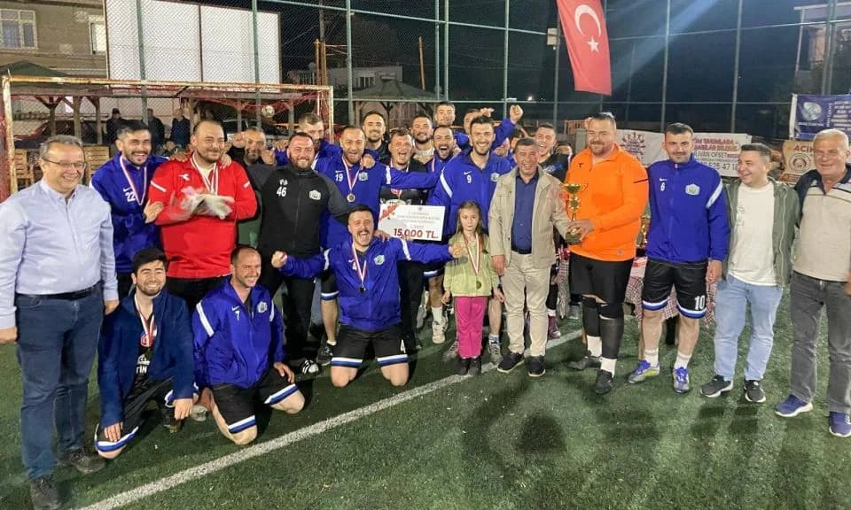 Ezine Halı Saha Turnuvası Sonuçlandı: Şampiyon Kızılköyspor