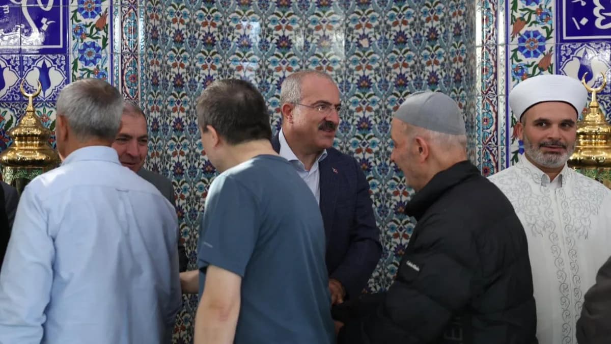 Çanakkale Şehitler Camii'nde Kurban Bayramı Coşkusu ve Vali Bayramlaşması