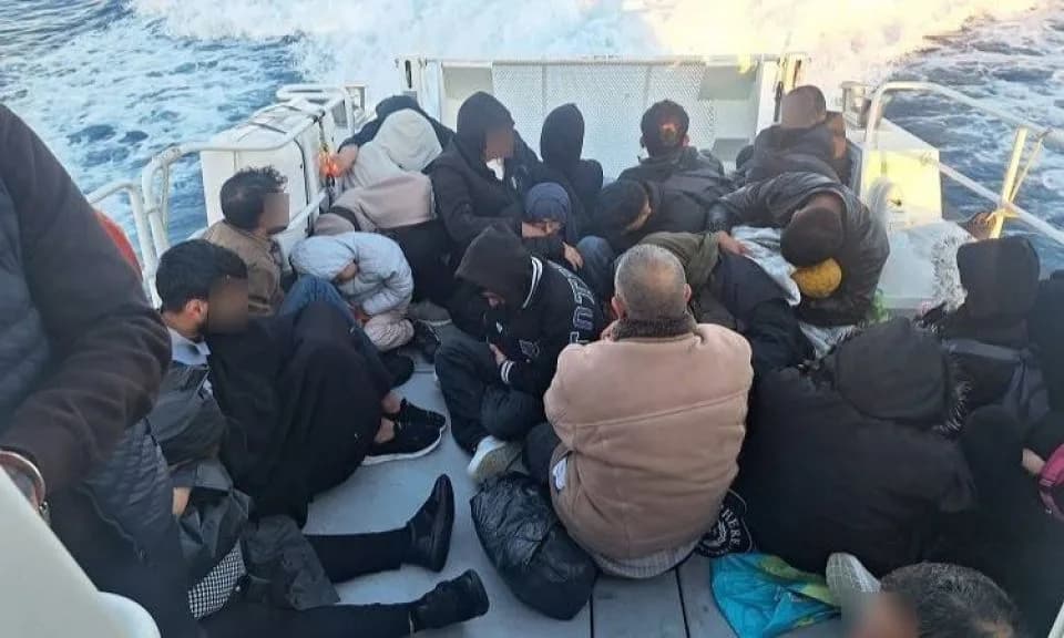 Ayvacık'ta Mobil Radarla Tespit Edilen 31 Kaçak Göçmen Sahil Güvenlikçe Yakalandı
