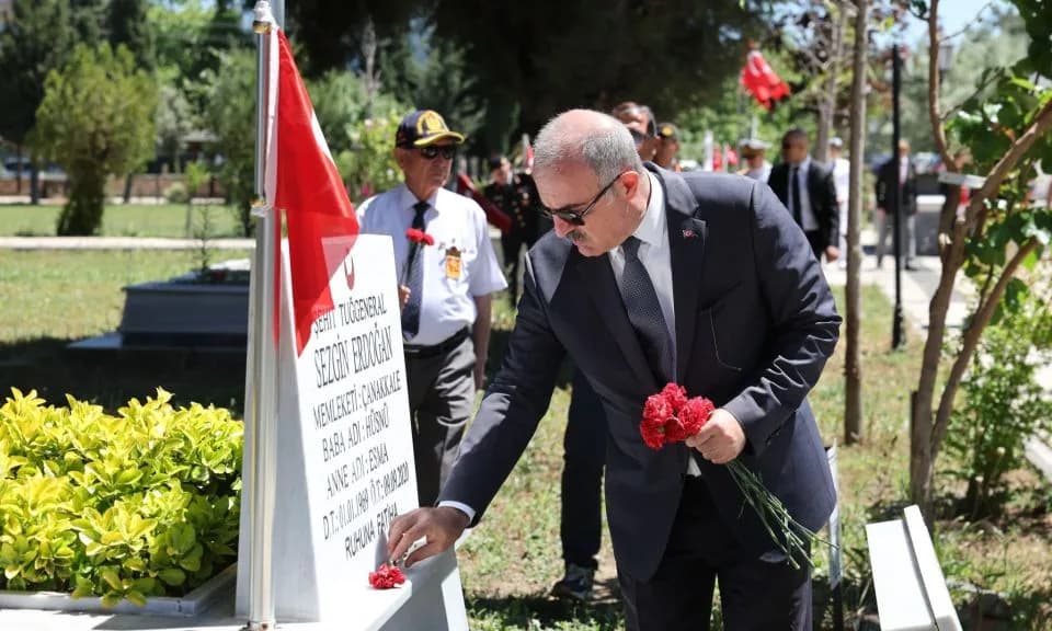 Çanakkale'de Kurban Bayramı Şehitlikle Başladı: Vefa ve Şükran Duyguları Hâkim