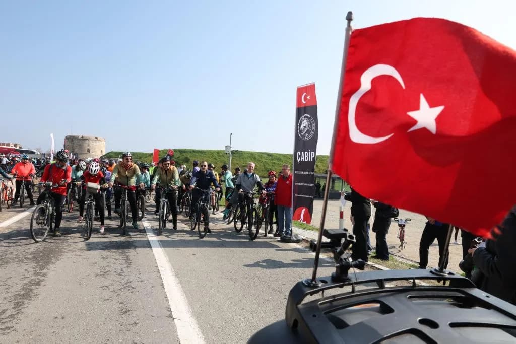 Çanakkale'de 1050 Yürek Aynı Rota İçin Atıyor: Şehitlere Saygı İçin Pedal Çevirdiler!