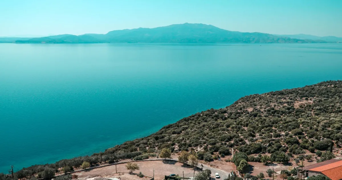 Assos ve Ayvacık'ta Gezilecek Doğal ve Tarihi Yerler: Antik Tapınaklardan Saklı Koylara Kapsamlı Rota