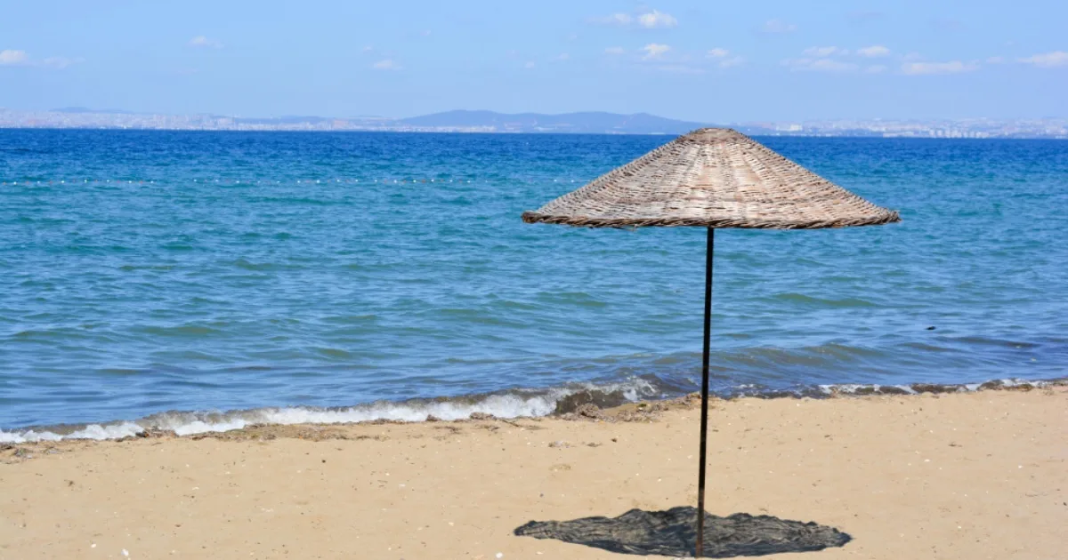 Assos'ta Denize Girilir Mi? Kuzey Ege'nin Serin Sularında Kusursuz Bir Yüzme Rehberi