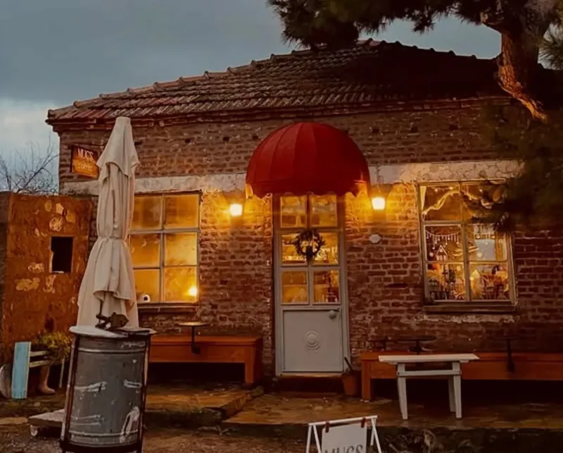 Mucs Coffee Söğütlü: Assos'un Tarihi Dokusunda Yeni Nesil Kahve Deneyimi