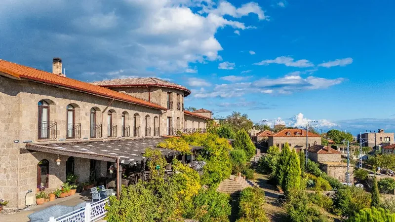 Sunaba Kasrı Otel: Assos'un Kalbinde Doğayla İç İçe Lüks Konaklama