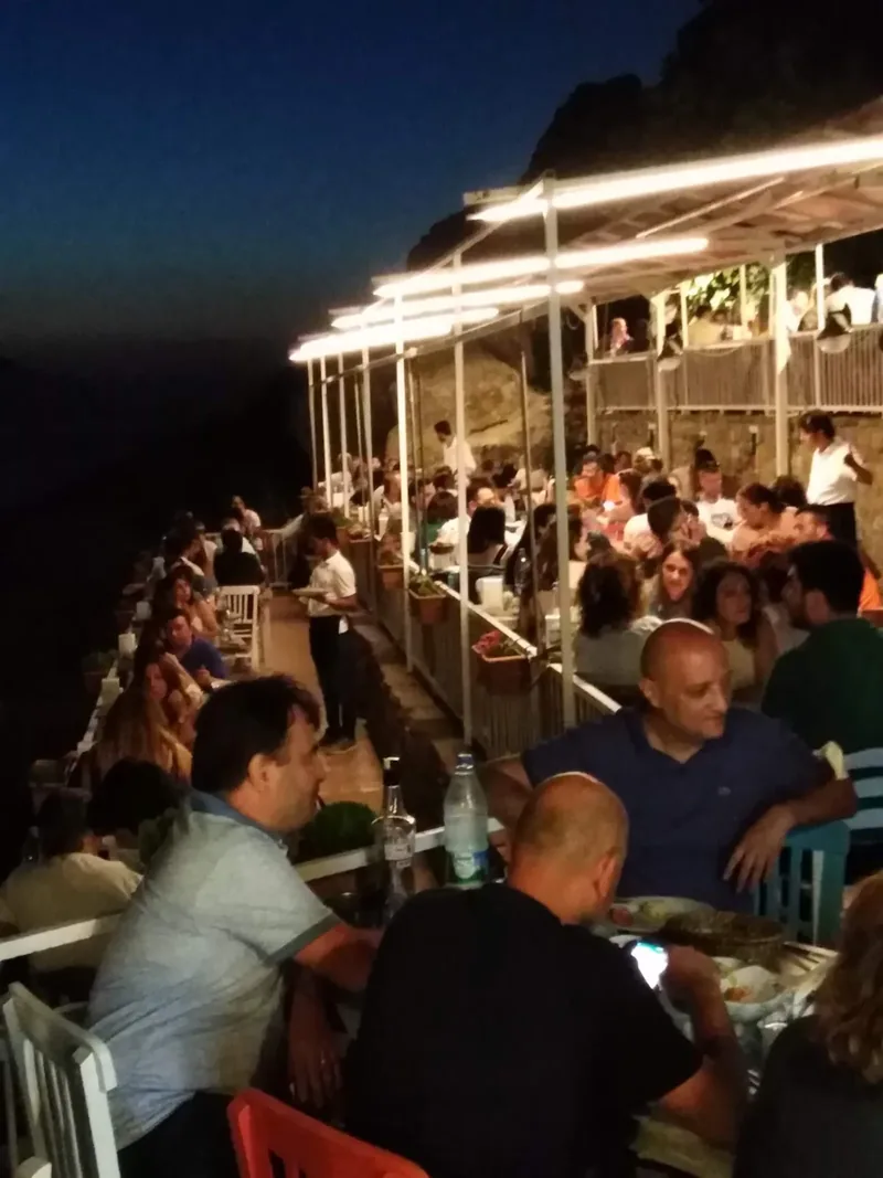 latifin yeri yakamoz otel