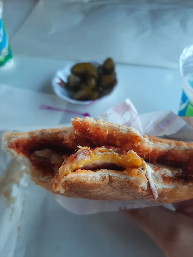 Bombaci huseyin - köfte ekmek - tantuni - tost - çay - fast food