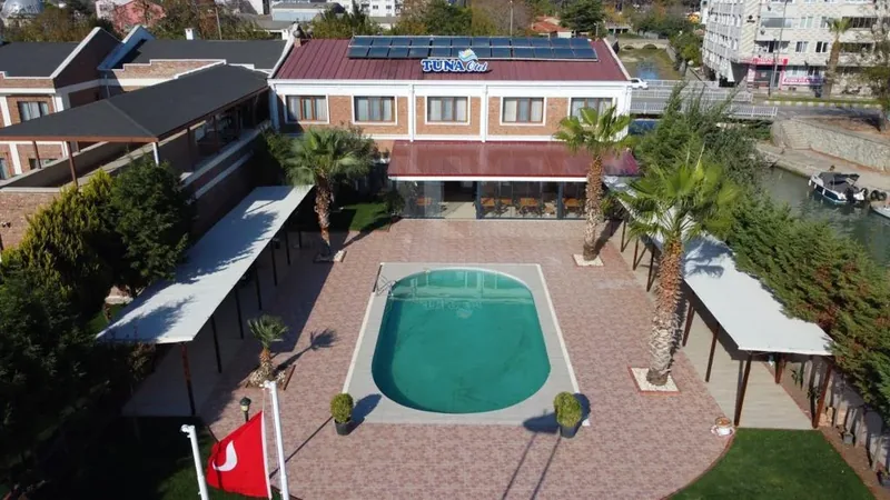 Deniz Otel