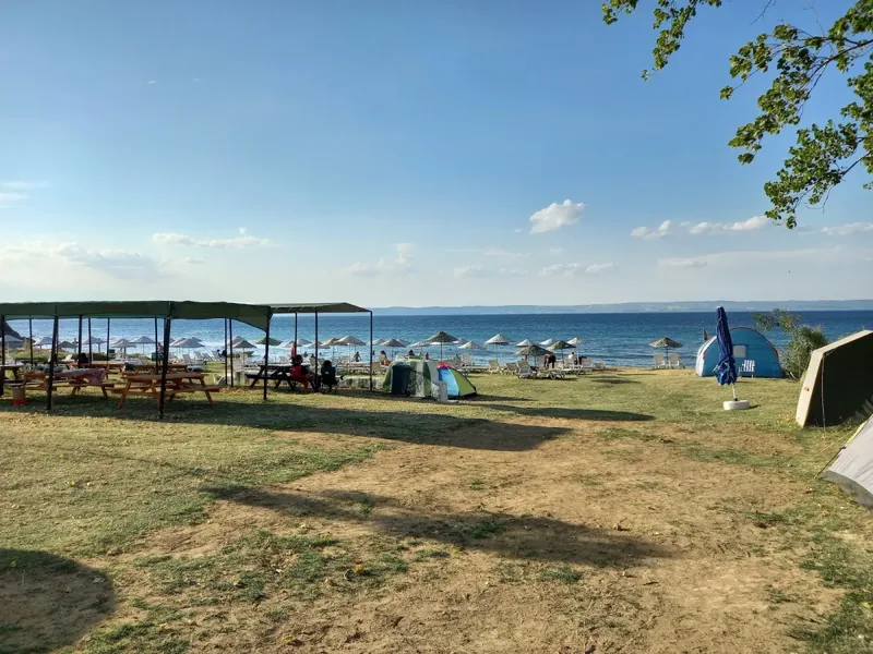 Yeşil Beyaz Çay Bahçesi