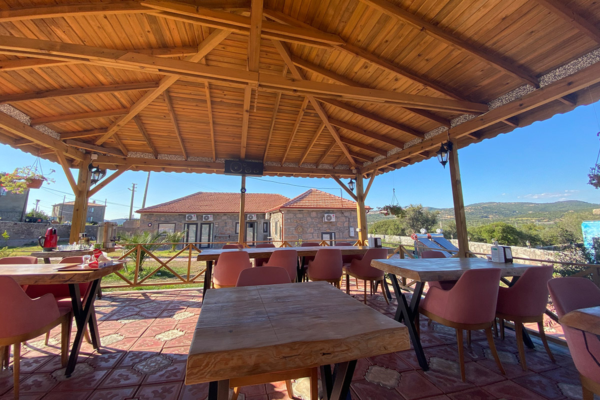 Assos Bianca Suites