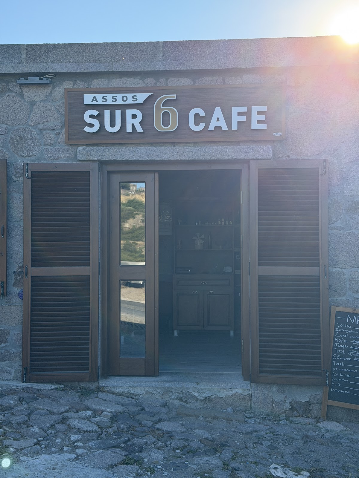 Assos Sur6 Cafe