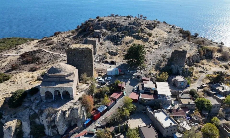 Aristoteles’in izlerinden Athena Tapınağı’na