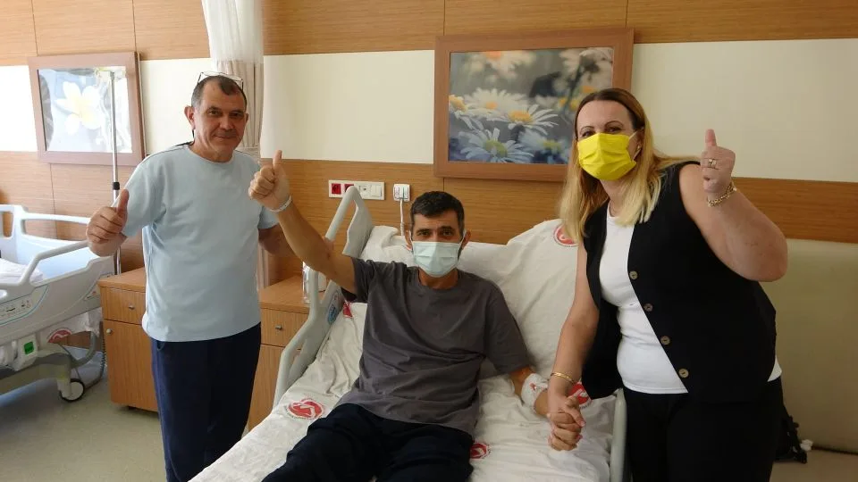 Eşinin böbreği ile hayata tutundu