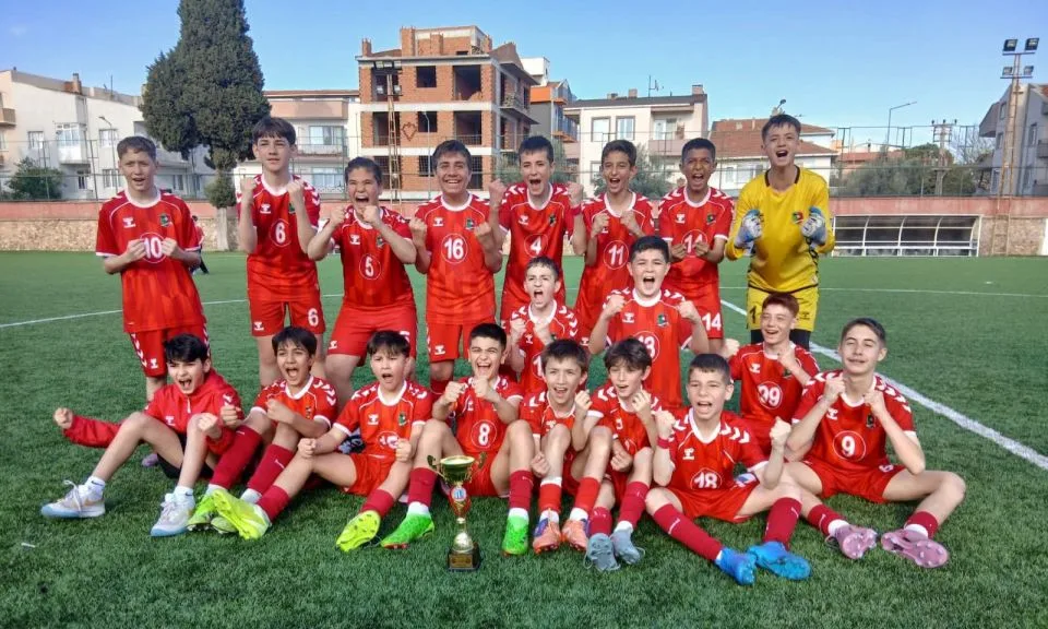 Kepez Spor, Çanakkale U13 Ligi Şampiyonu Kupayı Kaldırdı!