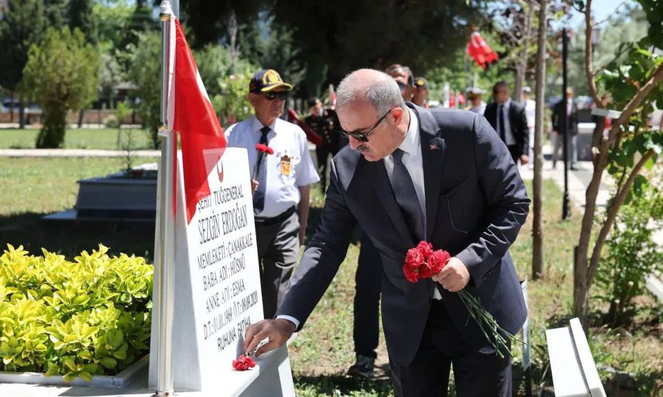 Çanakkale'de Kurban Bayramı Şehitlikle Başladı: Vefa ve Şükran Duyguları Hâkim