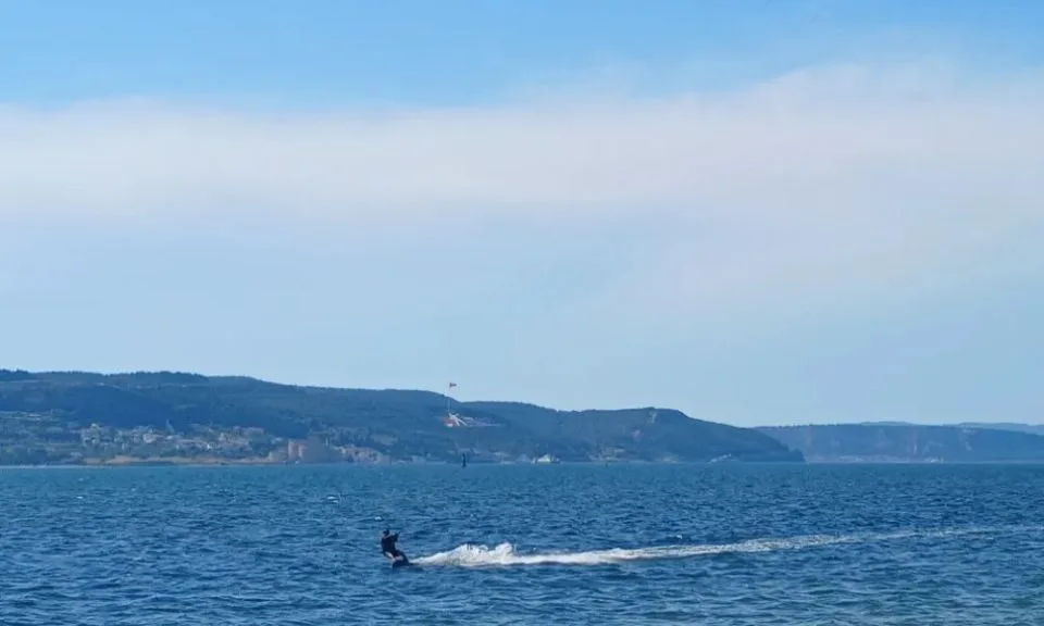 Çanakkale Yeni Kordon'da Rüzgar Sörfü: Vatandaşa Görsel Şölen