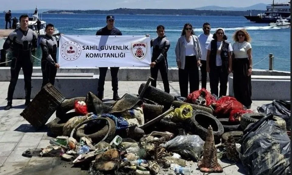 Eceabat'ta Deniz Dibinden Sandık Bile Çıktı: Çevre Temizliği Etkinliği