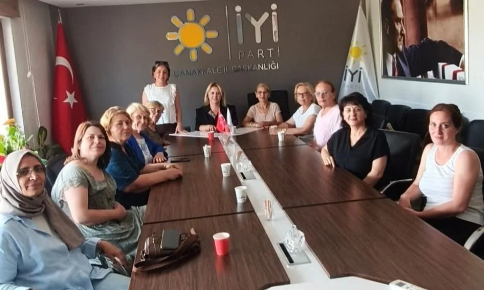 İYİ Parti Çanakkale Merkez'de Cahide Çan Kadın Politikaları Başkanı Oldu