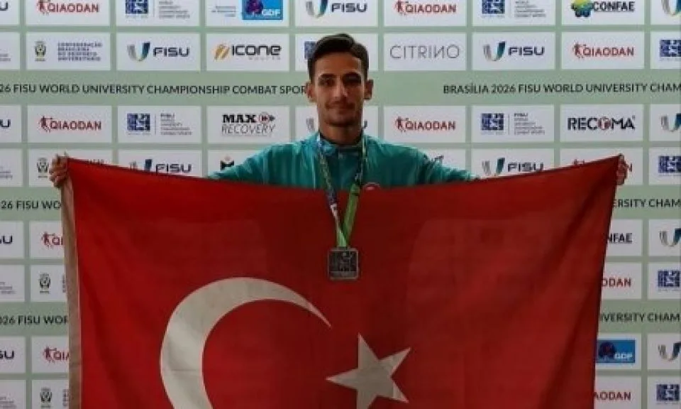 ÇOMÜ'lü Sefa Emre Okçu Wushu'da Dünya İkincisi Oldu: Çanakkale'ye Büyük Gurur