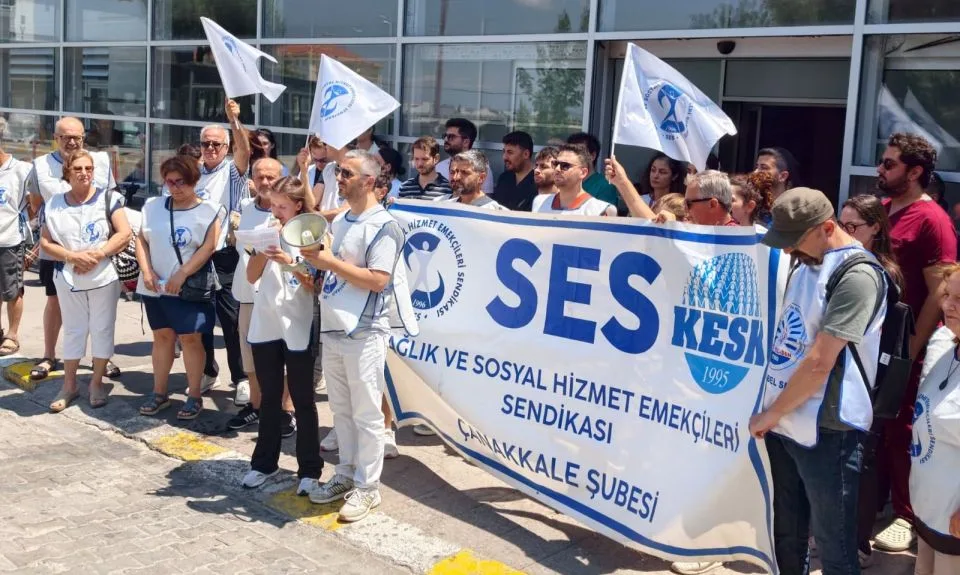ÇOMÜ Sağlık Emekçileri Hak Talebiyle Eylemde