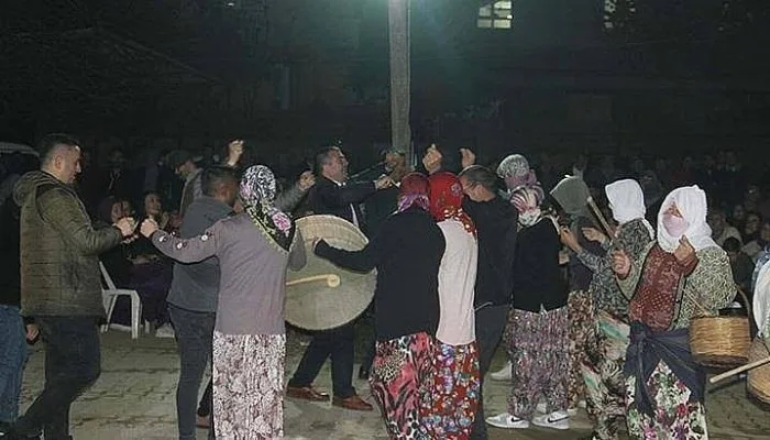 Bayramiç Muratlar Köyü'nde 80 Yıllık Bayram Eğlencesi Sürüyor