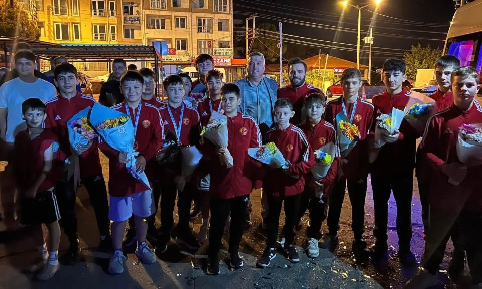 Ayvacıklı Güreşçiler Ankara'dan Bronz Madalyalarla Döndü