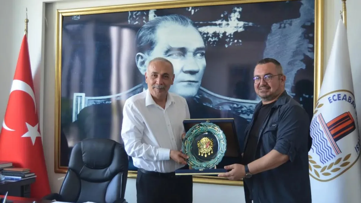 AK Parti’ye geçişinin ardından Eceabat’ta dikkat çeken Rektör ziyareti